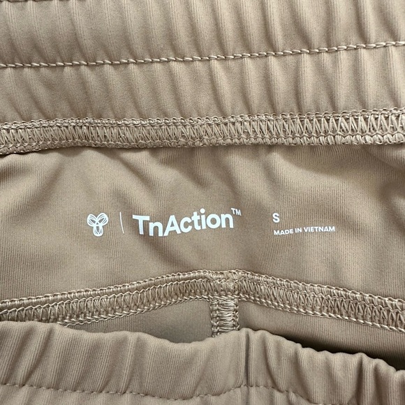 Aritzia TNAction Cozy Joggers - Picture 3 of 3